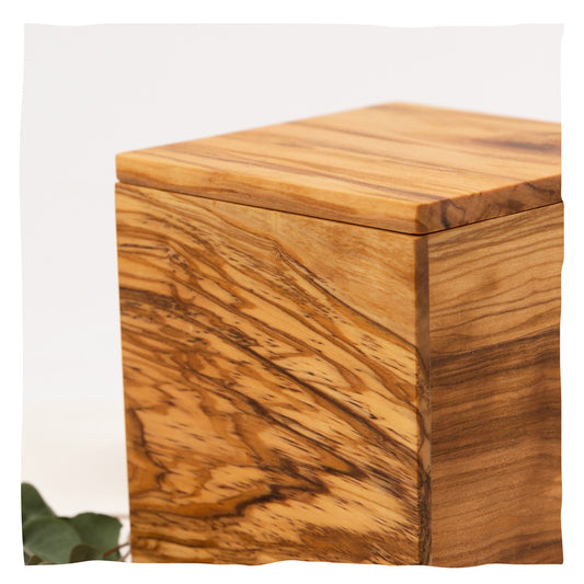 Houten urn "Olive Square"
