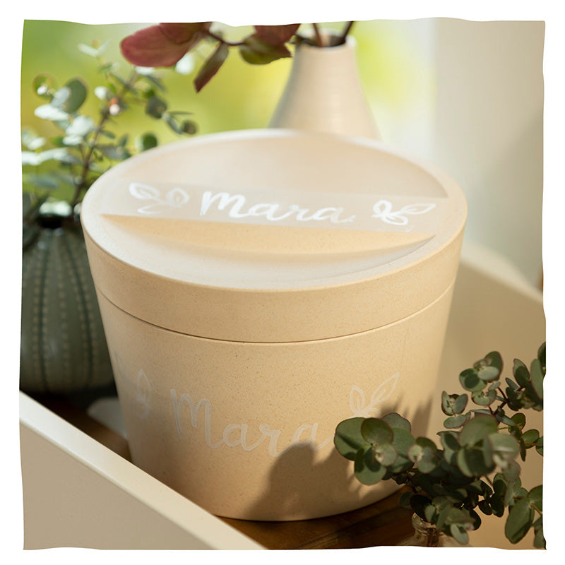 Biologisch afbreekbare dieren urn 'Pure' en jonge boom