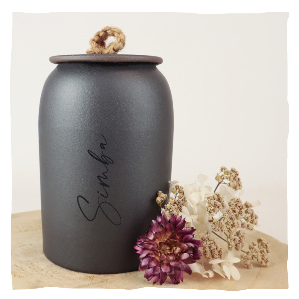 Individuele inscriptie op de urn - gravure