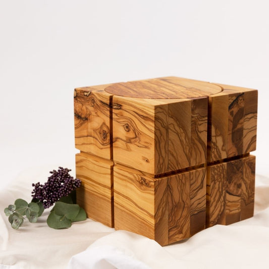 Houten urn "Olive Cube"