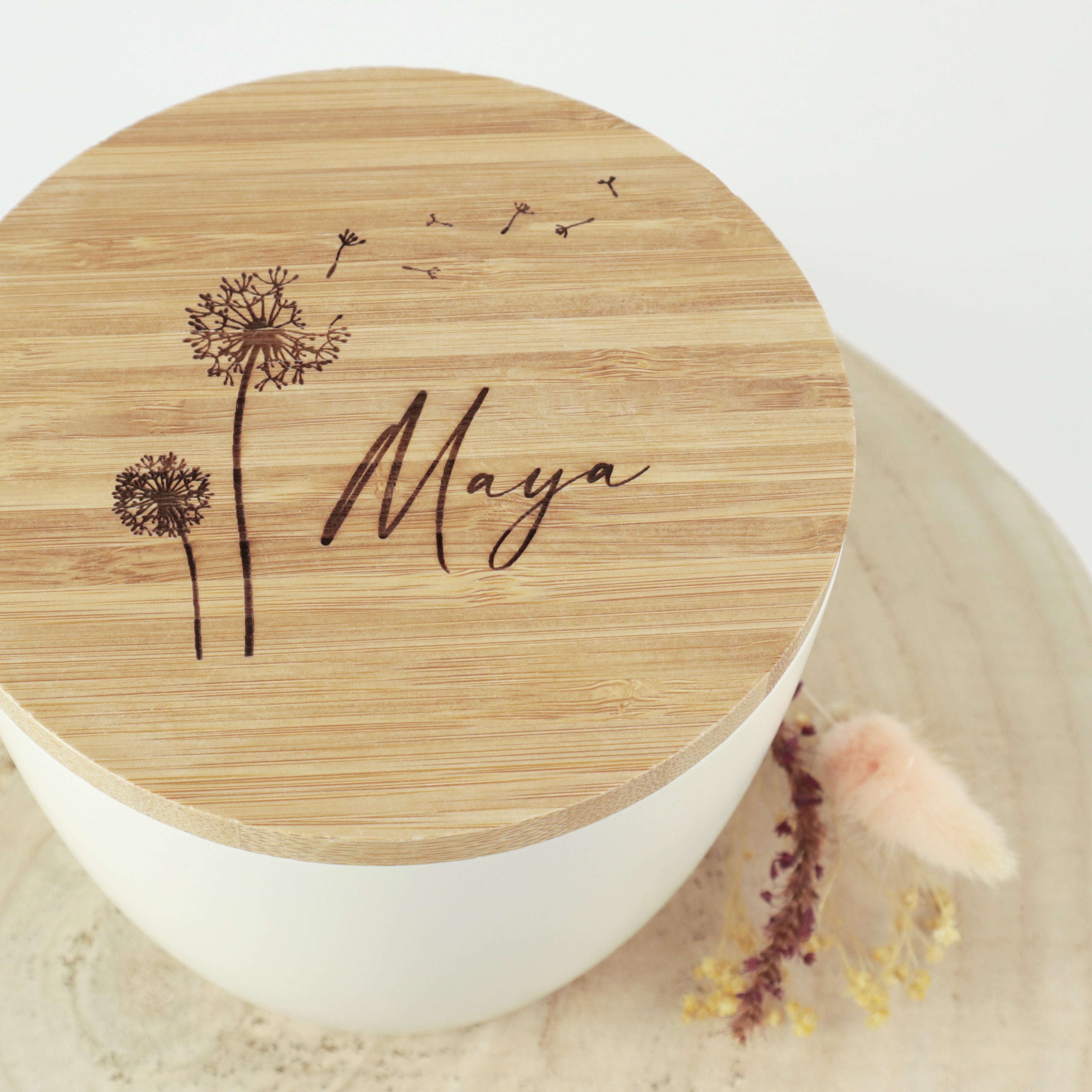 Individuele inscriptie in handschrift met paardenbloem